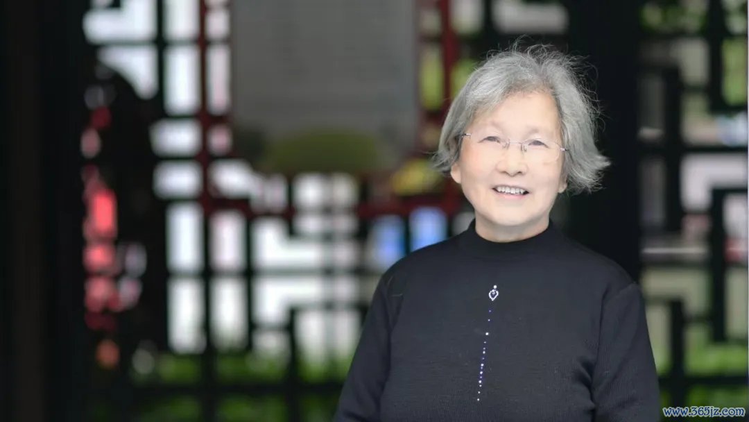 除了为市民拍摄相片外，这次行动现场提供相片打印征战，为市民提供免费打印相片就业。市民们在拍完相片后，有序的在一旁等候相片打印，现场调和融洽。